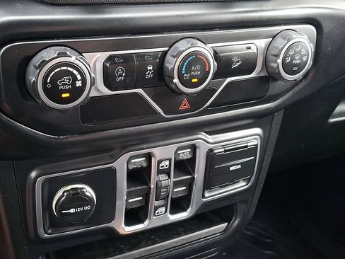 Used 2018 Jeep Wrangler Unlimited Sport S AWD/4WD image 15