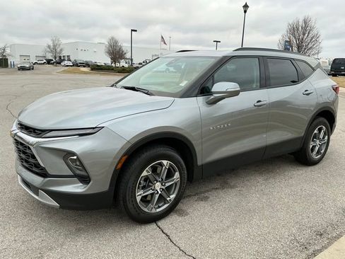 Used 2023 Chevrolet Blazer LT image 3