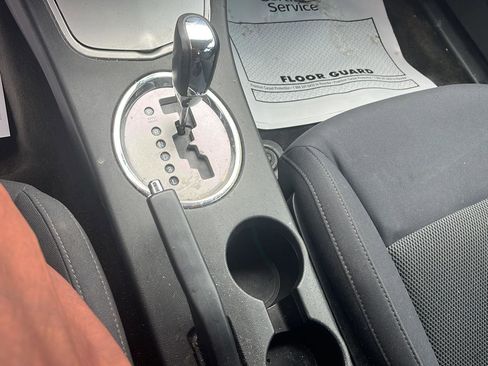 Used 2010 Chrysler Sebring Touring image 14