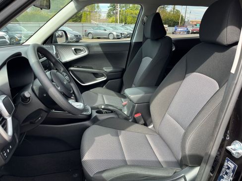 Used 2025 Kia Soul LX w/ LX Technology Package image 34