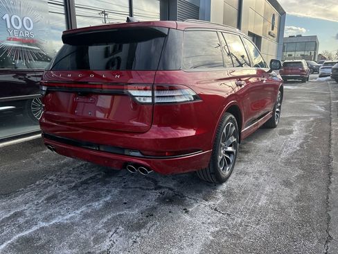 New 2025 Lincoln Aviator AWD w/ Jet Appearance Package image 2