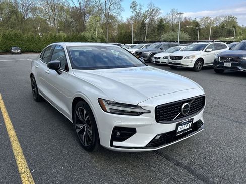 Certified 2025 Volvo S60 B5 Core AWD/4WD image 2