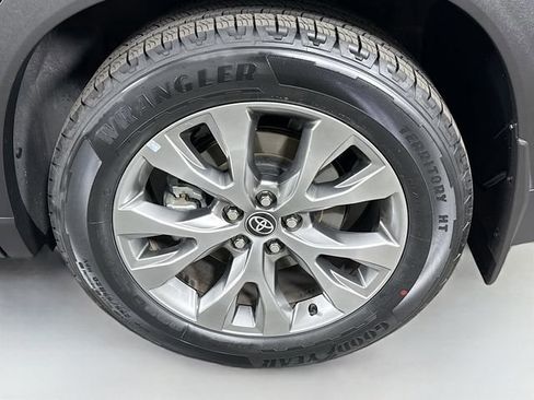 Certified 2024 Toyota Grand Highlander Limited image 31