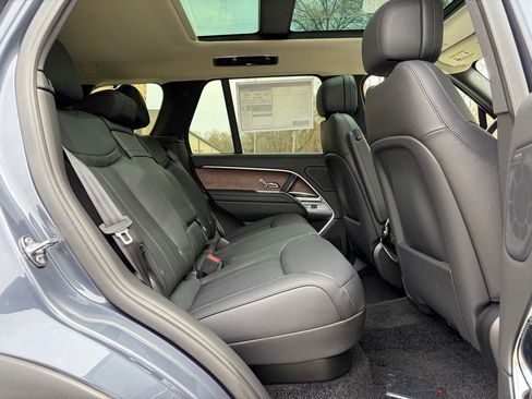 New 2025 Land Rover Range Rover SE AWD/4WD image 17