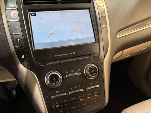 Used 2018 Lincoln MKC Premiere image 18