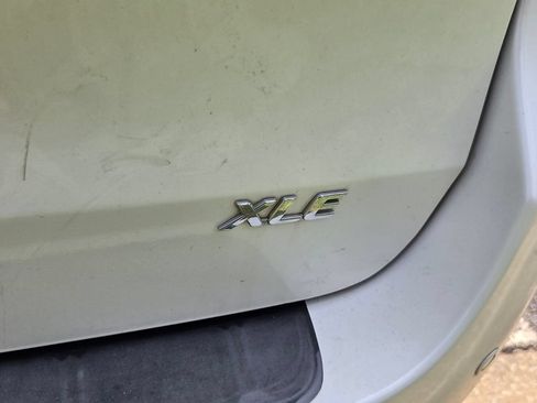 Used 2015 Toyota Sienna XLE Premium FWD image 9
