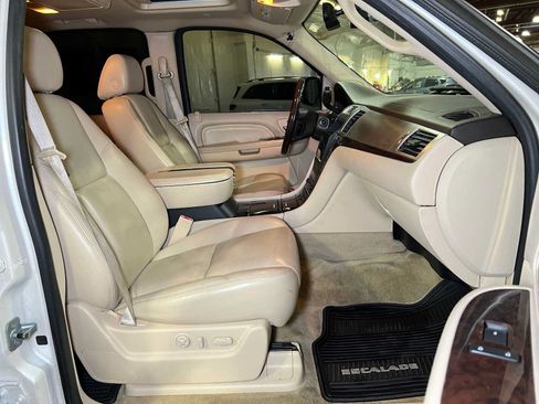 Used 2007 Cadillac Escalade AWD w/ Information Package image 12