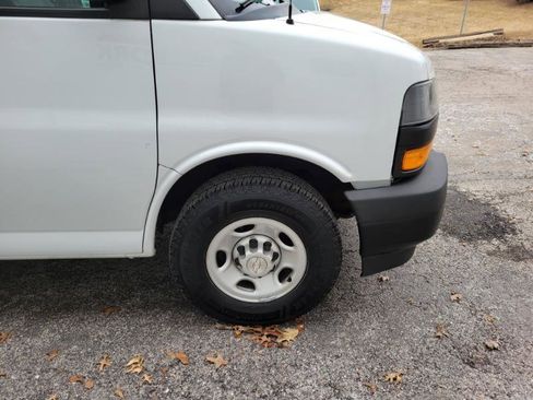 Used 2020 Chevrolet Express 3500 Extended w/ Driver Convenience Package image 24