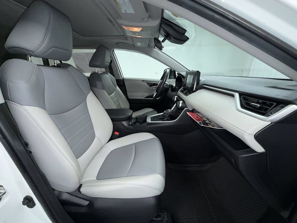 Certified 2020 Toyota RAV4 XLE Premium AWD/4WD image 19