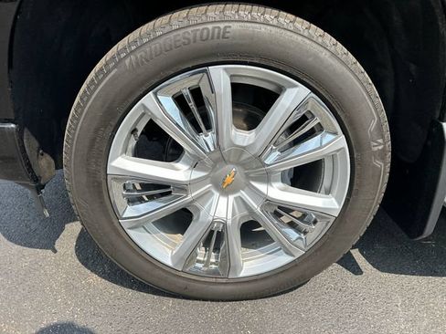 Used 2024 Chevrolet Silverado 1500 High Country w/ Technology Package AWD/4WD image 8