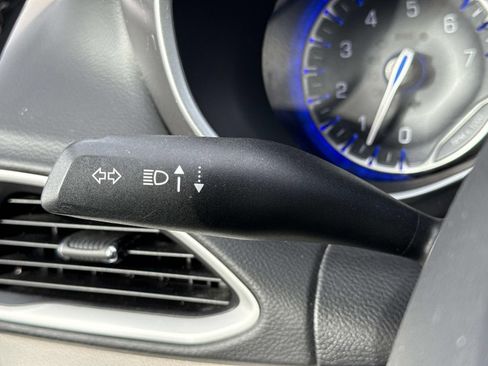 Used 2023 Chrysler Pacifica Touring-L image 15