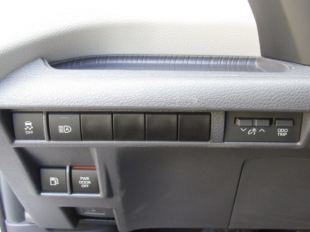 Certified 2024 Toyota Sienna XLE FWD image 37