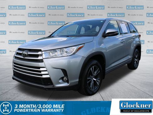Used 2018 Toyota Highlander Plus w/ Carpet Mat Package (TMS) AWD/4WD image 1