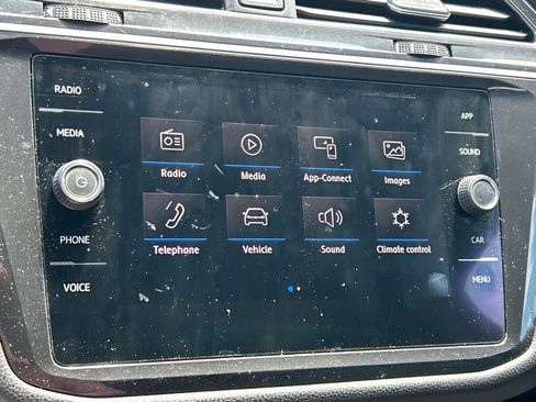 Used 2018 Volkswagen Tiguan SE FWD image 33