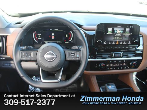 Used 2025 Nissan Pathfinder Platinum w/ Cargo Package FWD image 13