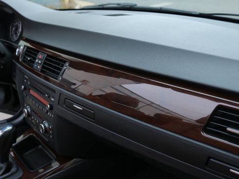 Used 2011 BMW 335i Convertible image 30