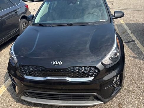 Used 2021 Kia Niro LXS FWD image 2
