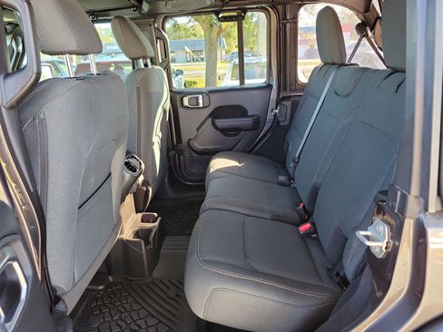 Used 2024 Jeep Wrangler Sport S image 15