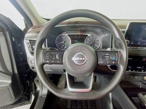 Used 2023 Nissan Rogue SV FWD image 12
