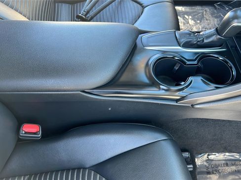 Used 2019 Toyota Camry SE FWD image 17