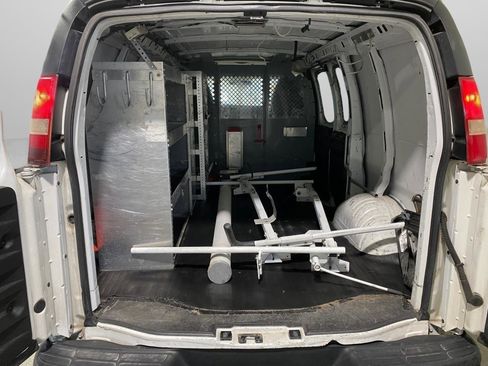 Used 2011 Chevrolet Express 1500 RWD image 13