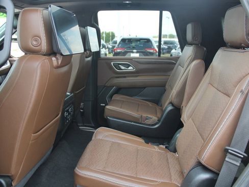 Used 2021 Chevrolet Tahoe High Country w/ Premium Package image 17