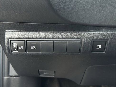 Used 2025 Toyota Corolla LE image 22