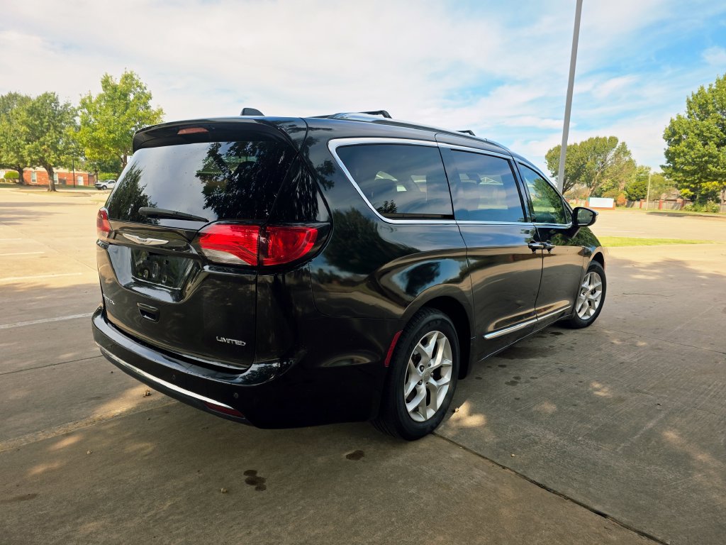Used 2020 Chrysler Pacifica Limited FWD image 18