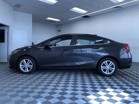 Used 2017 Chevrolet Cruze LT image 12