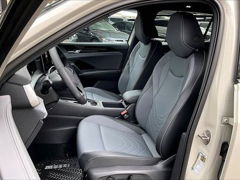 New 2026 Volkswagen Tiguan SE R-Line image 9