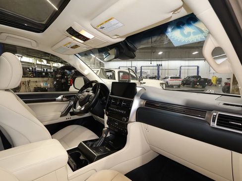 Used 2023 Lexus GX 460 Premium w/ Premium Plus Package image 27