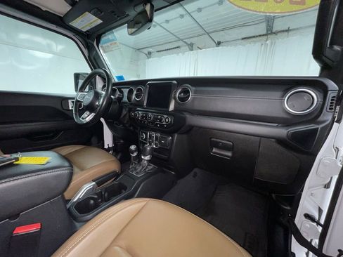 Used 2022 Jeep Gladiator Overland w/ Popular Equipment Package image 11