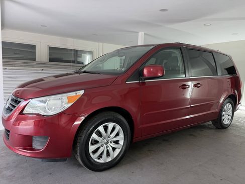 Used 2012 Volkswagen Routan SE FWD image 27