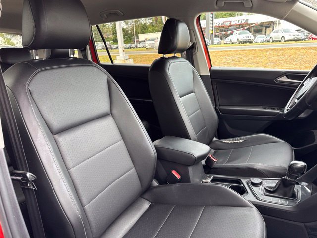 Used 2018 Volkswagen Tiguan SE AWD/4WD image 24