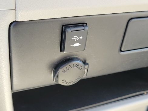 Used 2018 Toyota Sienna LE image 27