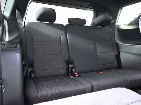 Used 2024 Chevrolet Traverse Z71 image 16