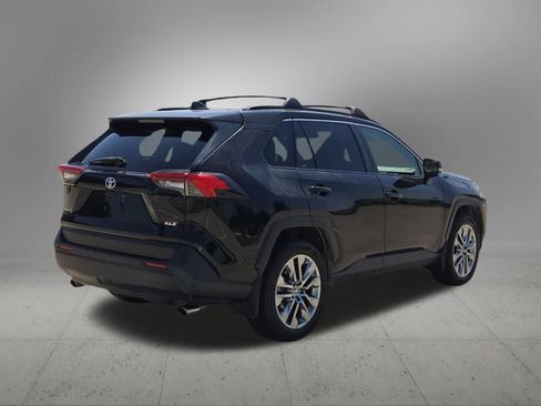 Used 2020 Toyota RAV4 XLE Premium FWD image 6