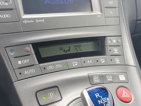 Used 2014 Toyota Prius Three image 28