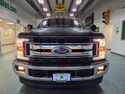 Used 2018 Ford F250 XLT w/ XLT Value Package AWD/4WD image 2