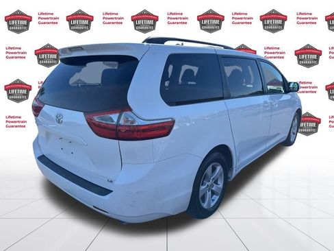 Used 2017 Toyota Sienna LE image 5