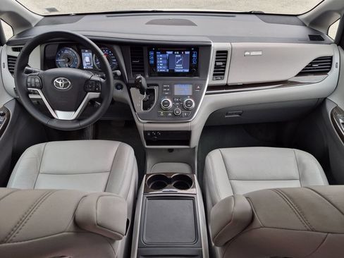 Used 2017 Toyota Sienna XLE w/ XLE Navigation Package FWD image 24