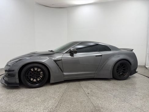 Used 2015 Nissan GT-R Black Edition AWD/4WD image 5