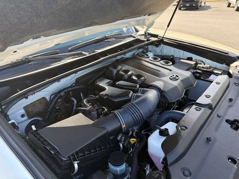Used 2023 Toyota 4Runner Limited AWD/4WD image 30