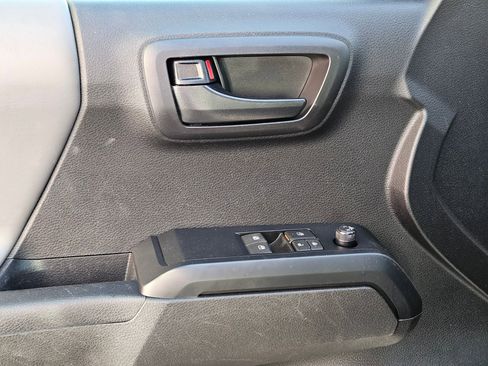 Used 2022 Toyota Tacoma SR image 18