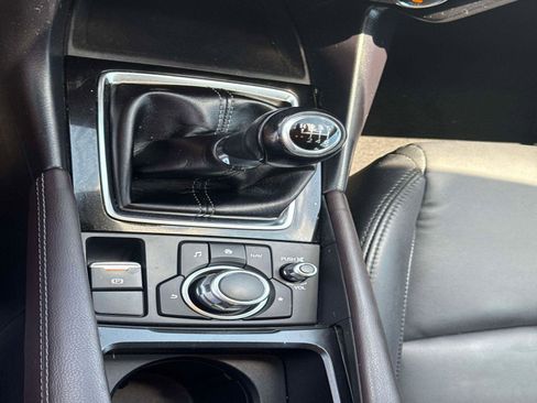 Used 2018 MAZDA MAZDA3 Touring FWD image 26