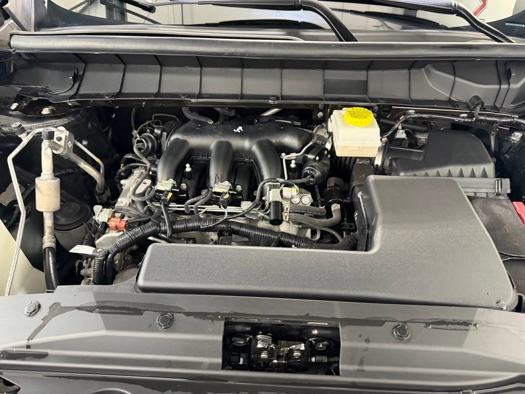 Used 2024 Nissan Pathfinder SV FWD image 8