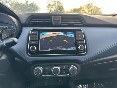 Used 2025 Nissan Versa SV image 18