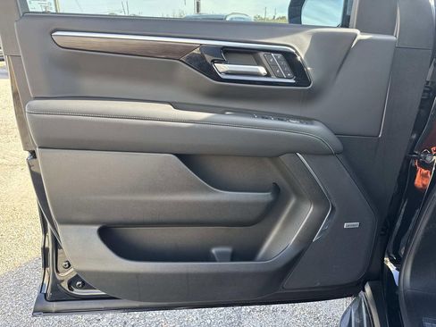 New 2026 Chevrolet Suburban Premier RWD image 21