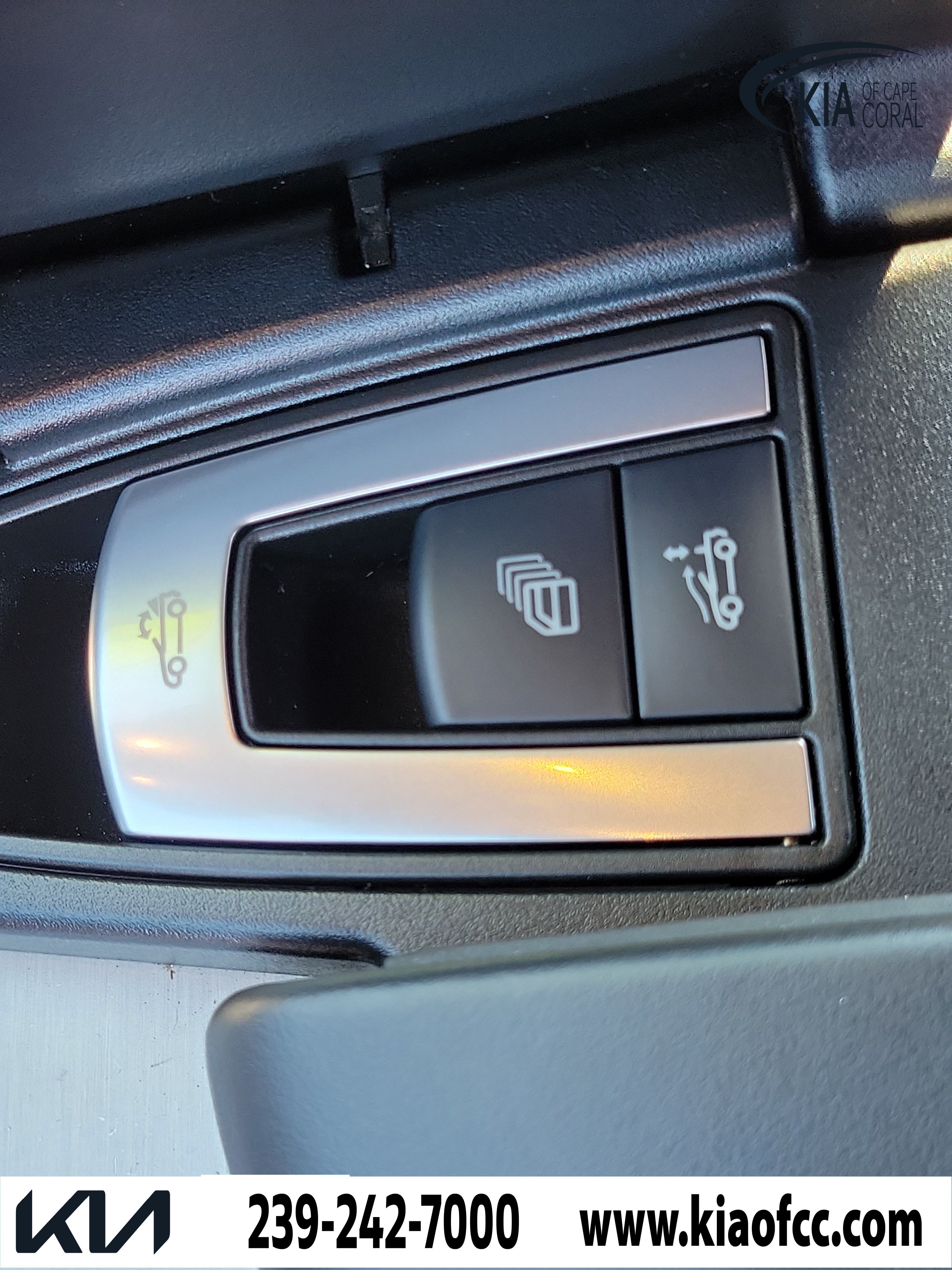 Used 2015 Mercedes-Benz SL 400 image 30