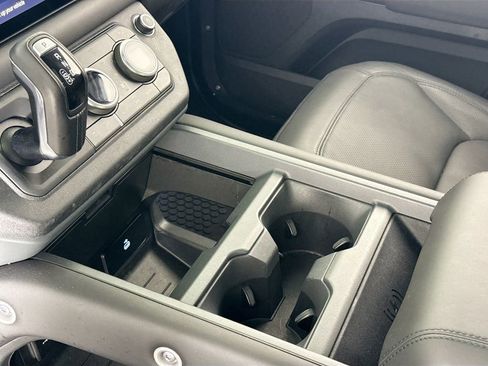 Used 2025 Land Rover Defender 110 X-Dynamic SE image 21